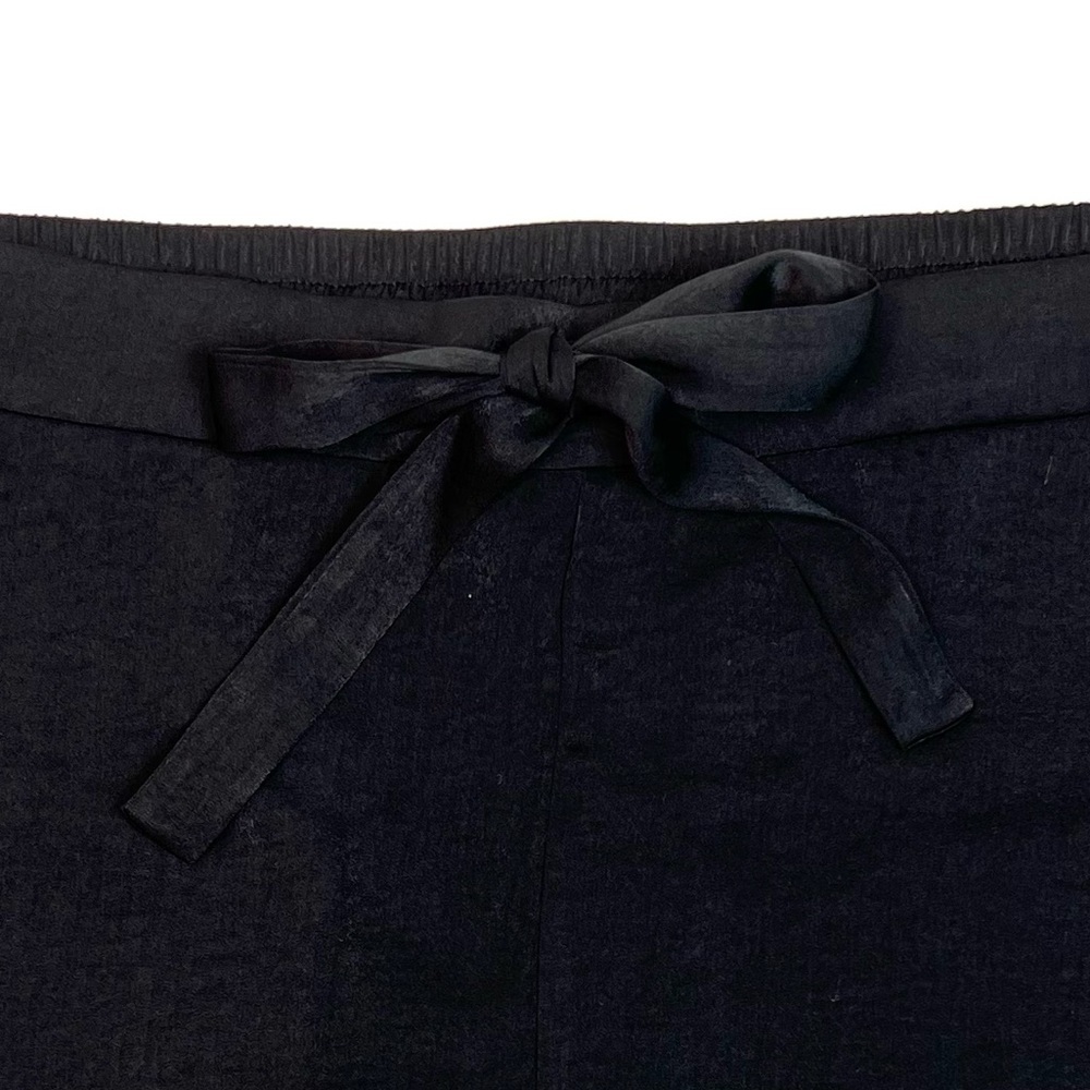 NWOT Barefoot Dreams Satin Pajama Shorts Black Size Large - Picture 9 of 11